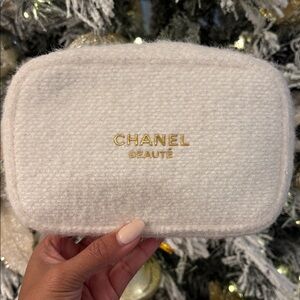NWOT Chanel Beauty Christmas Pouch Perfect for gifting